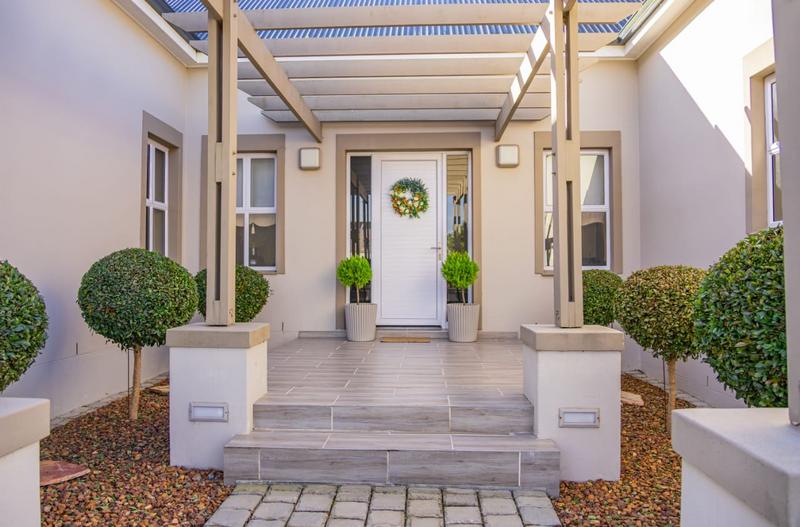 4 Bedroom Property for Sale in Kingswood Golf Estate Western Cape